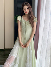 蕾丝拼接绿色连衣裙女夏2025新款高级感流行绝美超火小众设计感，女装连衣裙，浙宝305