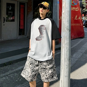 抖音得物高品质二开240克宽松纯棉美式潮牌插肩袖拼接短袖T恤图片