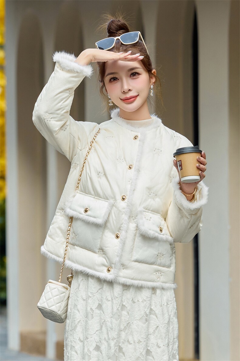 【bao款现货】2024新款冬装新中式刺绣拼接水貂毛羽绒服白鸭绒,女装羽绒服,雅静靓衣