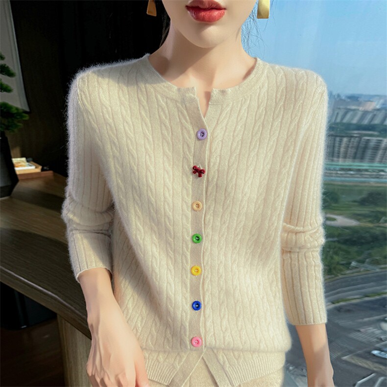 秋冬高级感山羊绒开衫女圆领彩扣扭花针织毛衣宽松羊毛衫外套上衣，女装羊绒衫，更慕羊绒