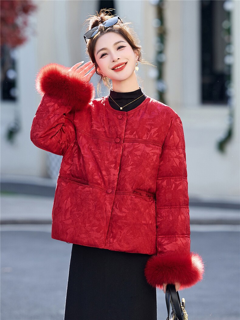 现货、现货2025年冬季保暖羽绒真狐狸毛轻奢短款羽绒服,女装羽绒服,艾仟回(原伊仟回)