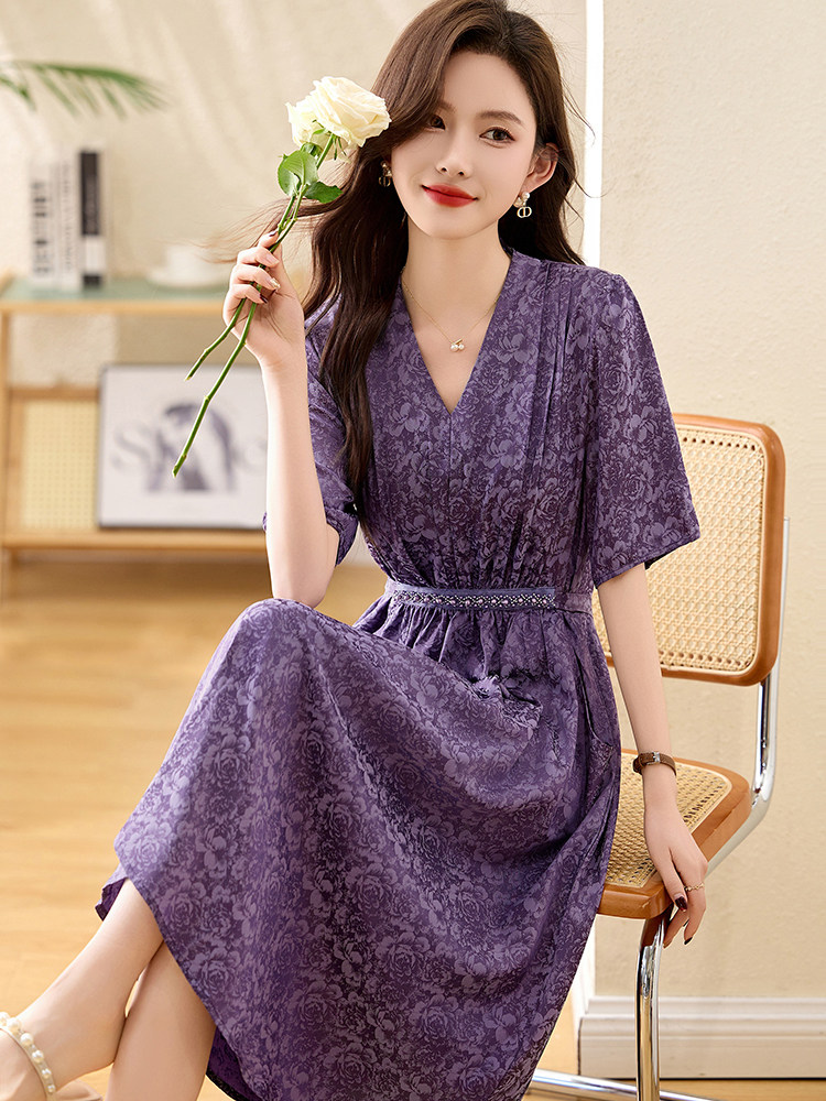 法式黑色连衣裙女2025新款夏小个子收腰显瘦赫本风V领裙子,女装连衣裙,多彩