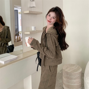 美拉德穿搭独特扎染卫衣套装女春秋2025年超火休闲运动ootd三件套图片