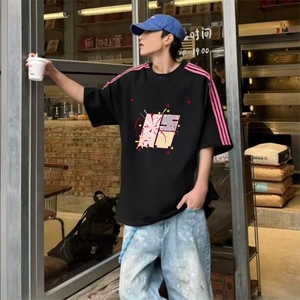 抖音得物品质二开240克宽松纯棉美式潮牌印花三条杠中性风短袖T恤图片