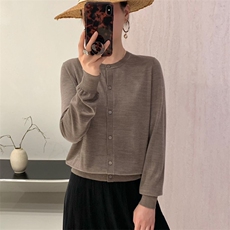 新款纯色圆领单排扣针织开衫时尚休闲风，女装针织衫/毛衣，优麦羊绒（原洪叶羊绒）