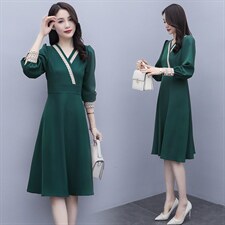 2021春季新款时尚舒适气质V领大摆镶花边连衣裙，女装连衣裙，岚衣(原川流布茜）