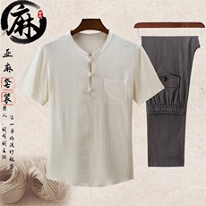 白色上衣＋深灰长裤