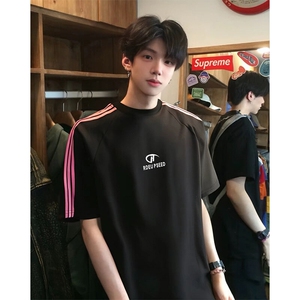 抖音得物品质二开240克宽松纯棉美式潮牌印花三条杠中性风短袖T恤图片