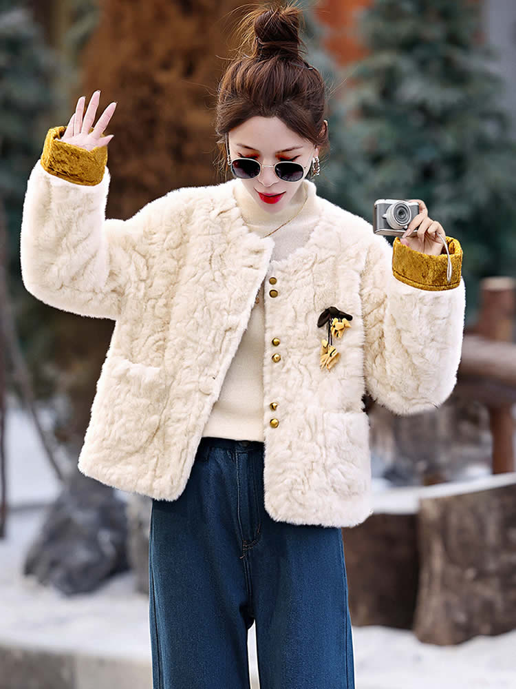 （现货）新中式皮毛两面穿配胸花设计感百搭外套女,女装棉衣/棉服,韩蔻秀