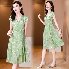 气质优雅真丝碎花连衣裙女夏2025新款V领显瘦高端减龄真丝裙子，女装连衣裙，阿舍尔精品