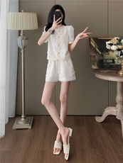 女夏新款小香风时尚减龄套装欧货精致提花刺绣圆领上衣短裤两件套，女装套装/套裙，江南