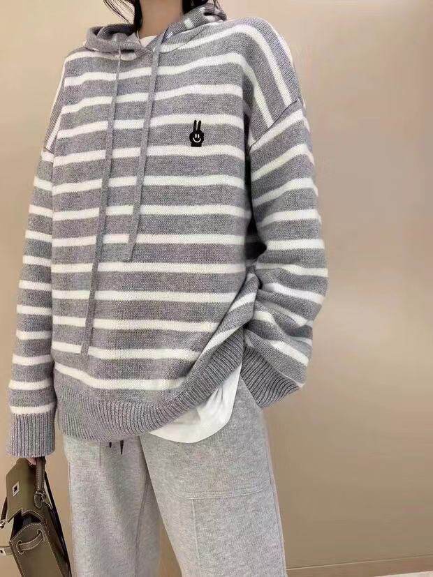 秋季新款舒适显瘦时尚百搭红兔子包芯纱帽衫，女装针织衫/毛衣，恒恩羊绒