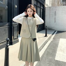 卡其绿套裙+白色打底衫