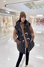 2022新款复古牛角扣90%白鸭绒羽绒马甲，女装马甲，L·H·X