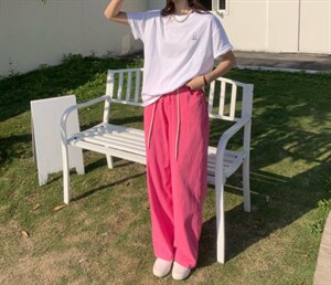 夏季绣花圆领重工T恤图片