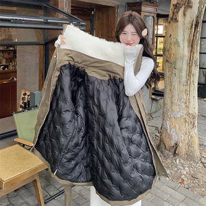 2024年冬季新款现货仿羊羔毛拼接羽绒服中长款派克服图片