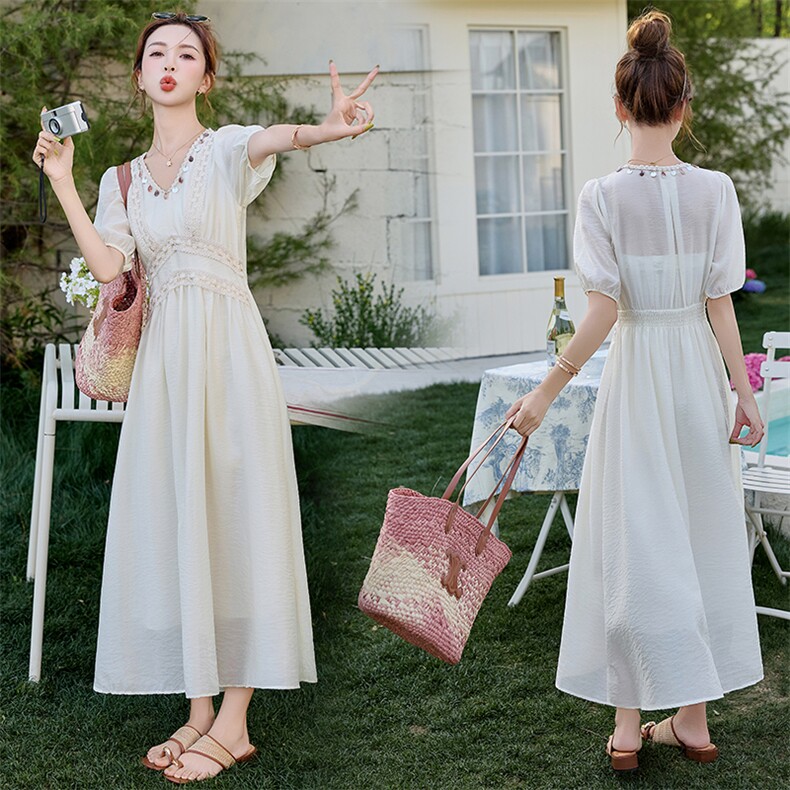 法式白色绝美波西米亚连衣裙女夏2025新款收腰显瘦巨好看气质长裙，女装连衣裙，依路服饰