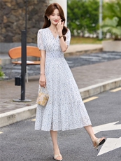 2026年夏季时尚潮流气质V领碎花修身连衣裙，女装连衣裙，江南富贵女