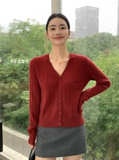 2025年夏季单排扣针织常规款开衫单件长袖V领针织开衫时尚百搭，女装针织衫/毛衣，玛卡隆羊绒