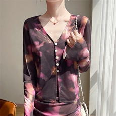 复古晕染渐变V领长袖T恤女夏季新款开衫修身别致微透网纱上衣小衫，女装蕾丝衫/雪纺衫，圣丽羊绒