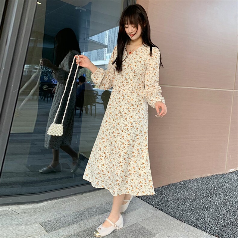 现货2024年春季新女时尚气质优雅显瘦碎花网红连衣裙,女装连衣裙,煊芮熙