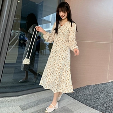 现货2024年春季新女时尚气质优雅显瘦碎花网红连衣裙，女装连衣裙，煊芮熙