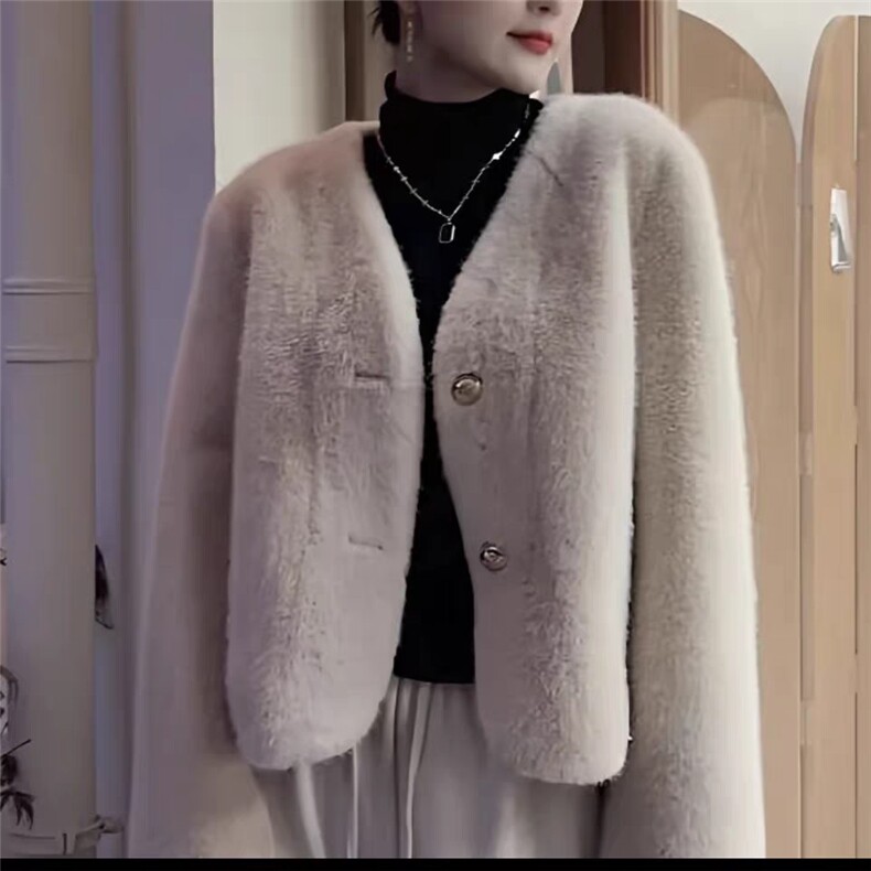 2025新款V领短款外套女士,女装短外套,牛米欧羽绒服工厂店