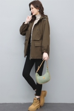 现货。2025冬装新款时尚简约气质休闲加绒连帽外套派克服。，女装派克服，依万里