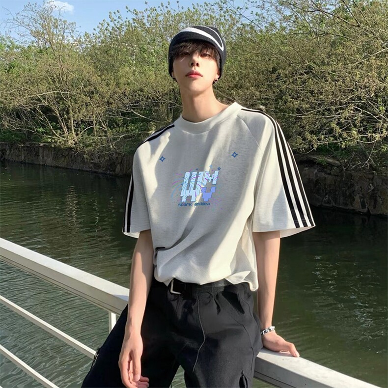 抖音得物品质二开240克宽松纯棉美式潮牌印花三条杠中性风短袖T恤,男装T恤,电商A486