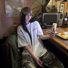 设计感花卉刺绣短袖男夏季小领口半袖t恤cleanfit内搭五分袖上衣，男装T恤，电商A486