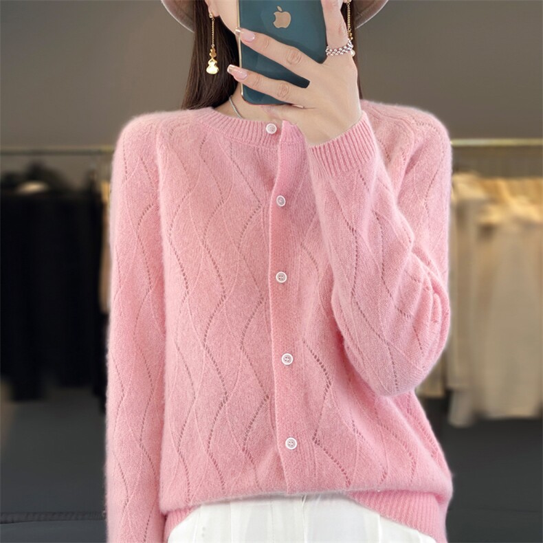 2025年秋季时尚百搭羊毛纯色圆领长袖单排扣时尚针织衫，女装羊毛衫，大美人包芯纱店