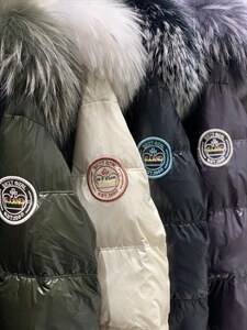 大毛领羽绒服,女装羽绒服,百妹仟红