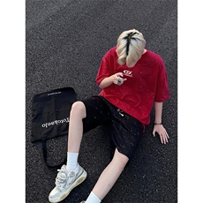 酒红色