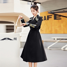 新款秋装女装气质修身显瘦长款风衣外套女韩版百搭优雅绣花大衣，女装风衣，红依一坊