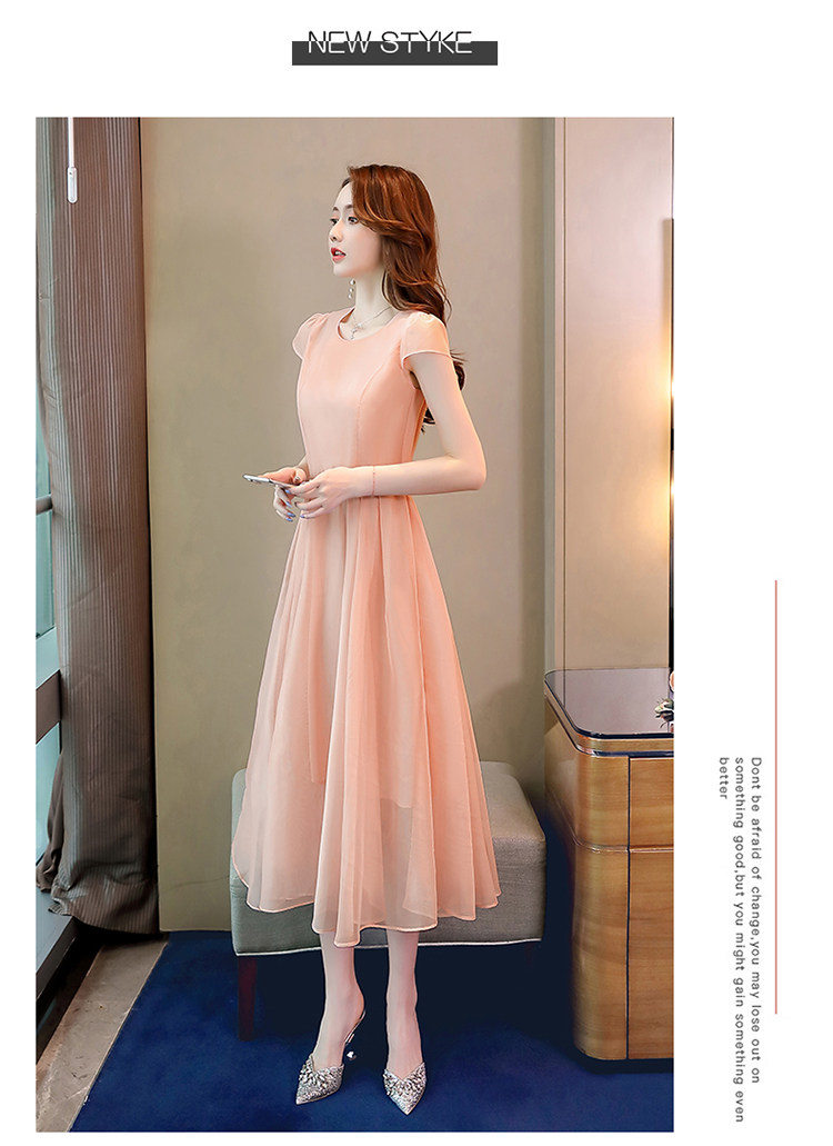 Abito attillato tinta unita in stile fata estate 2024 con cintura in vita_voghion.com