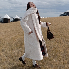 超好看白色皮毛一体羊羔毛外套女冬高级感长款皮草围巾大衣年轻款，女装羊绒大衣，浙宝305