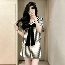 女夏款时尚洋气套装设计感蝴蝶结翻领黑白条纹短袖上衣短裤两件套，女装套装/套裙，江南