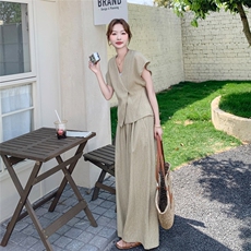 2025年夏季新款法式时尚设计感V领短袖马甲阔腿裤休闲套装女，女装套装/套裙，2C159