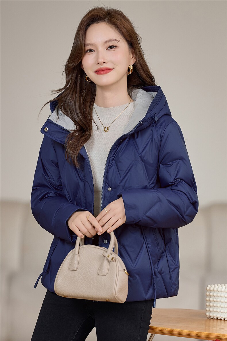现货2025年冬季时尚休闲连帽保暖羽绒服,女装羽绒服,依恋蒂丝
