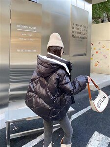 撞色羽绒服图片