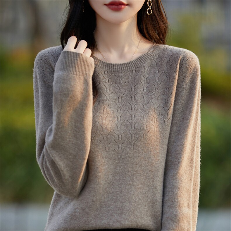 2025年秋季常规款通勤单件长袖常规圆领镂空时尚百搭针织衫，女装针织衫/毛衣，斯美雅安迪绒