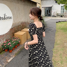 黑色方领花边碎花连衣裙女2023夏新款法式茶歇高级感收腰显瘦长裙，女装连衣裙，2C037