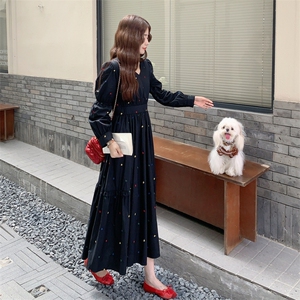 高级感茶歇法式黑色V领长袖连衣裙女春秋超火好看波点收腰长裙子图片