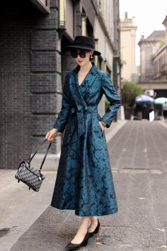 秋季这款进口提花风衣裙，女装风衣，澳洛菲