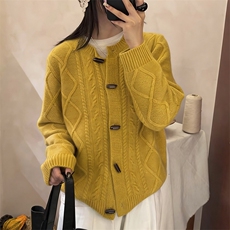 2025年秋季时尚百搭提取简约休闲圆领牛角扣加厚羊毛开衫，女装羊毛衫，新胜羊绒