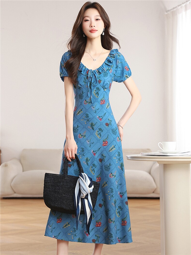 优雅方领度假连衣裙女2026年夏季新款碎花雪纺百搭中长裙,女装连衣裙,艾米