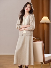 秋季套装裙子2025新款高级温柔气质打底衫假两件毛衣半身裙两件套，女装羊毛衫，艾米