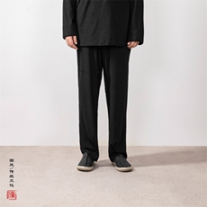 黑色