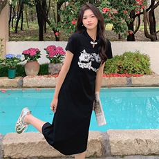 新中式风盘扣印花黑色连衣裙2025夏季新款气质显瘦裙子网红款，女装连衣裙，红龙果