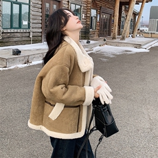 羊羔毛厚外套女2024冬新款今年流行翻领机车服宽松超好看皮毛一体，女装皮草，2C050
